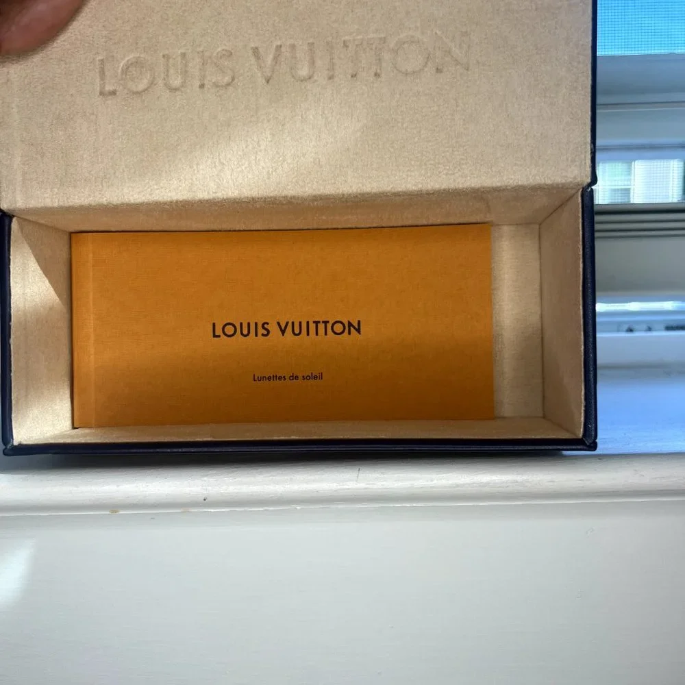 Louis Vuitton Moon Cat Eye Sunglasses Creme Monogram Temples - Picture 9 of 10